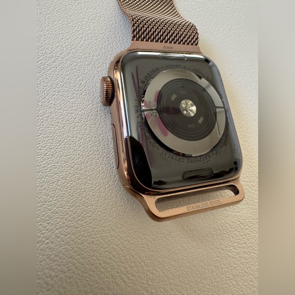Apple Watch Series 4 Stainless Steel Gold 40 MM GPS+Cellular - Picture 11 of 12